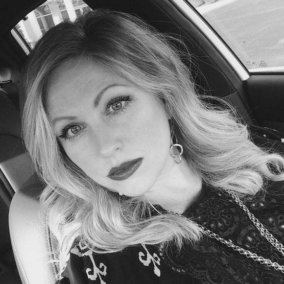 Meet your Posher, April - Picture 5 of 5